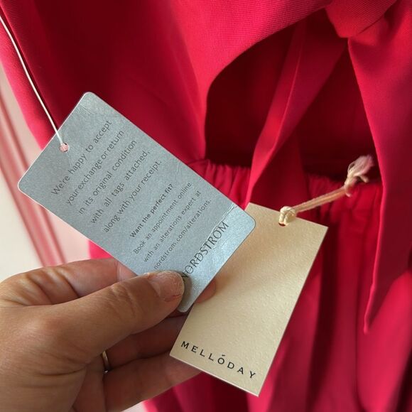 NWT Melloday v-neck tie-back jumpsuit. Size Medium.  NWT - Picture 8 of 9